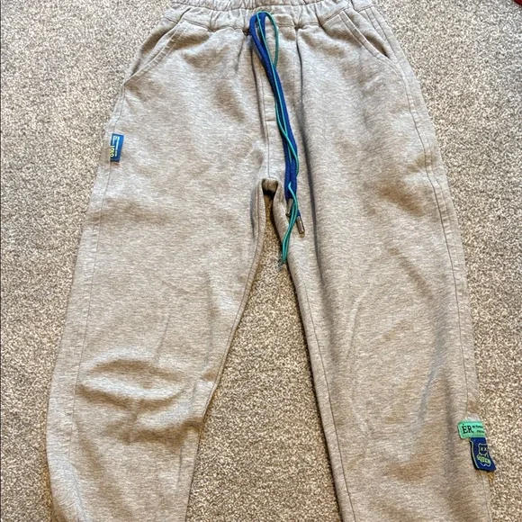 8-year-old Boy’s Clothes Bundle (10 pieces) - Picture 11 of 17